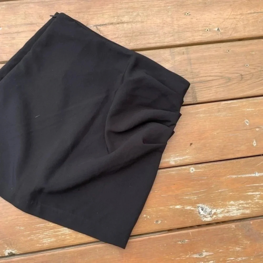 New Dynamite Front Ruched Skirt - Picture 12 of 16